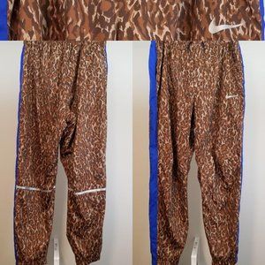 Nike. Windbreaker pant. Brown. Tan leapord. XL.